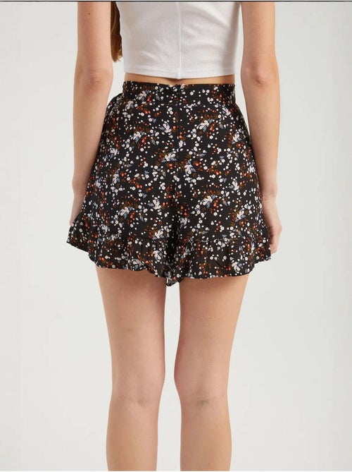 Shorts florales de cintura alta con detalle de cinturón hiccup - Kiabi Shorts florales de cintura alta con detalle de cinturón hiccup - Kiabi
