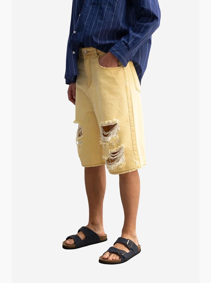 Shorts midi de pierna ancha de mezclilla desgastada para hombre giesto Ámbar - Kiabi