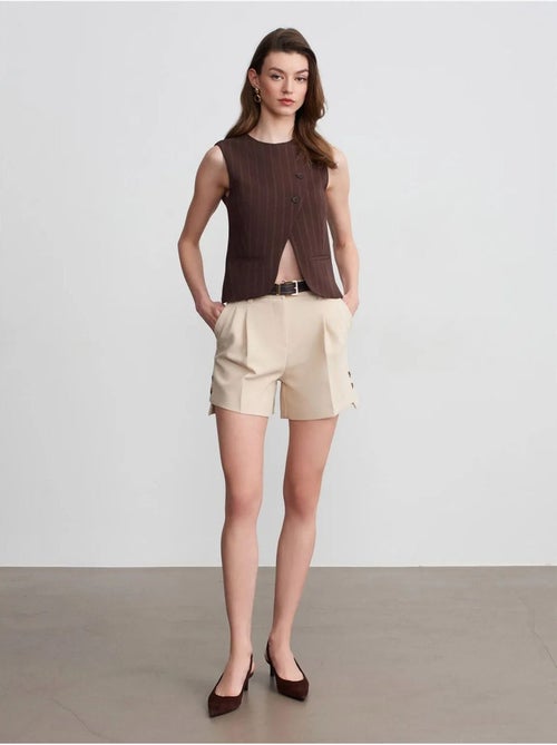 Shorts sastre de crepé de tiro alto con cinturón - Kiabi Shorts sastre de crepé de tiro alto con cinturón - Kiabi