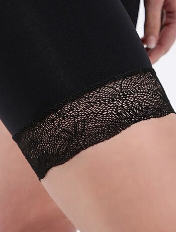 Shorty de encaje moldeador efecto vientre plano