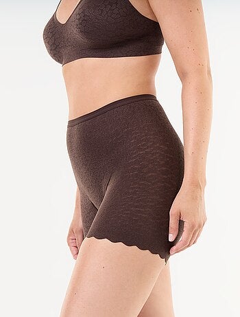 Shorty liso de encaje