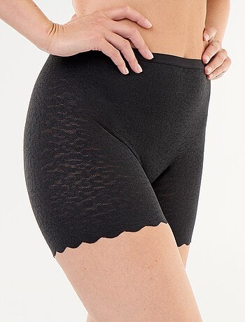 Shorty liso de encaje