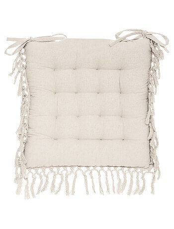 Silla con diseño de macramé