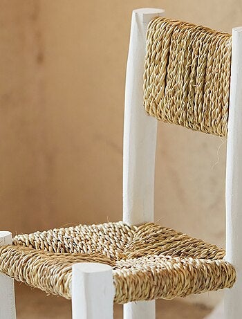 Silla infantil de madera blanca y doum
