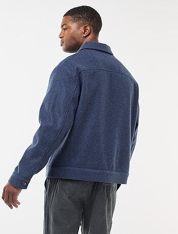 Sobrecamisa con 2 bolsillos de solapa abotonados en el pecho