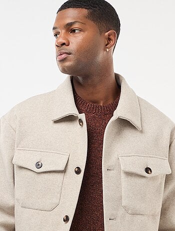 Sobrecamisa con 2 bolsillos de solapa abotonados en el pecho