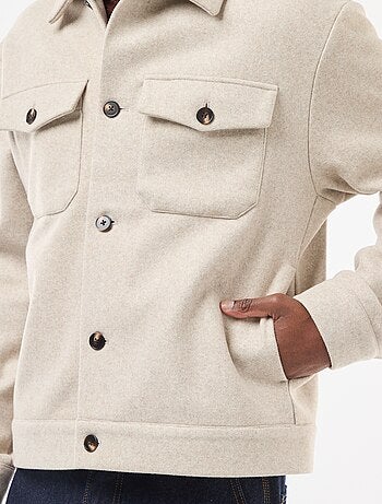 Sobrecamisa con 2 bolsillos de solapa abotonados en el pecho