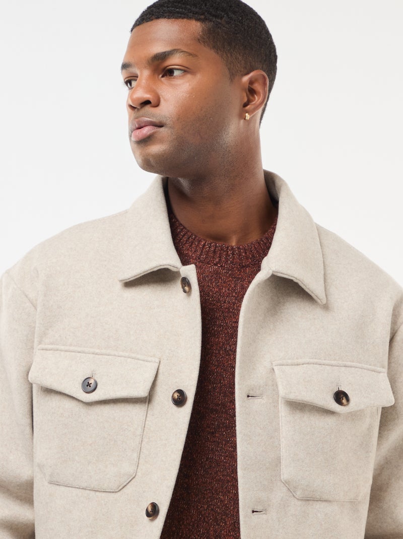 Sobrecamisa con 2 bolsillos de solapa abotonados en el pecho Beige - Kiabi