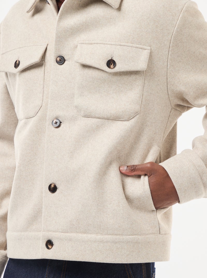 Sobrecamisa con 2 bolsillos de solapa abotonados en el pecho Beige - Kiabi