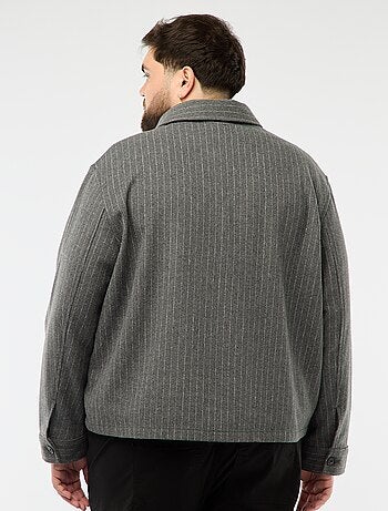 Sobrecamisa con abertura abotonada y bolsillos con solapa