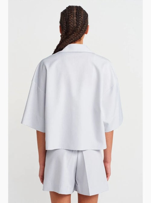 Sobrecamisa de crepé cropped oversize dilvin - Kiabi Sobrecamisa de crepé cropped oversize dilvin - Kiabi