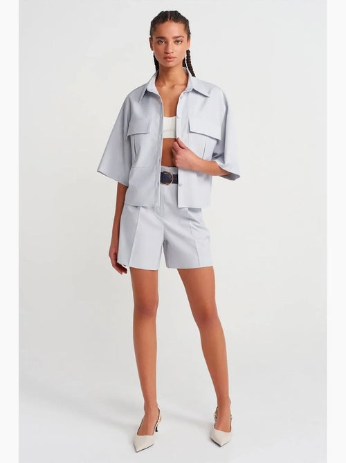 Sobrecamisa de crepé cropped oversize dilvin - Kiabi Sobrecamisa de crepé cropped oversize dilvin - Kiabi