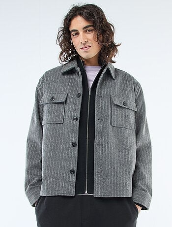 Sobrecamisa lisa cálida con bolsillos de solapa