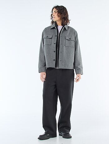 Sobrecamisa lisa cálida con bolsillos de solapa