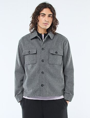 Sobrecamisa lisa cálida con bolsillos de solapa