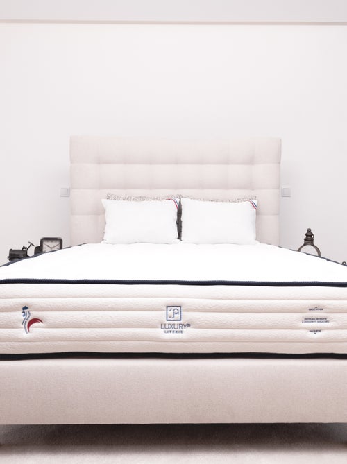 Somier tapizado de madera maciza beige con patas - Kiabi