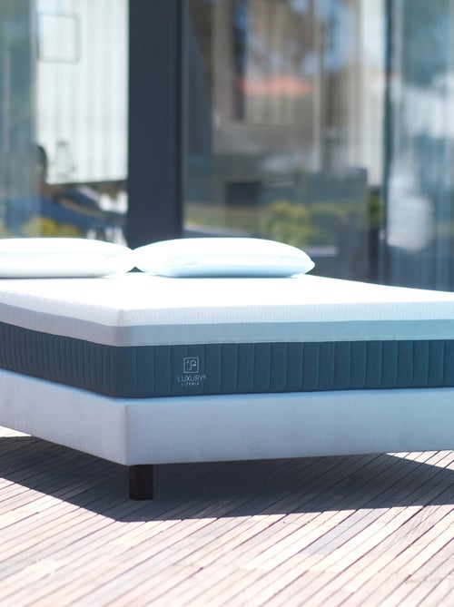 Somier tapizado de madera maciza gris con patas - Kiabi