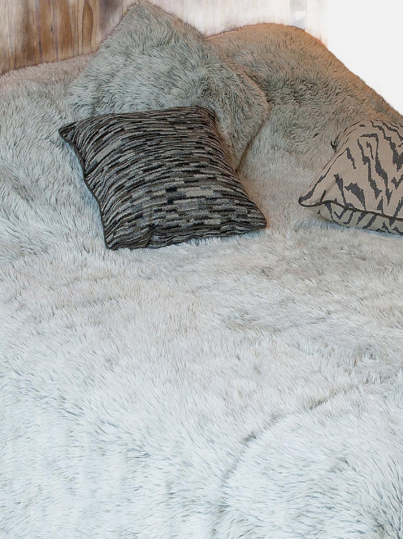 Suave manta de imitación de piel Gris - Kiabi