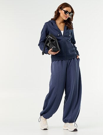 Sudadera con cremallera y capucha básica