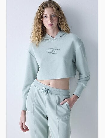 Sudadera clara con capucha y detalles acanalados penti