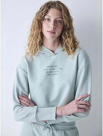 Sudadera clara con capucha y detalles acanalados penti