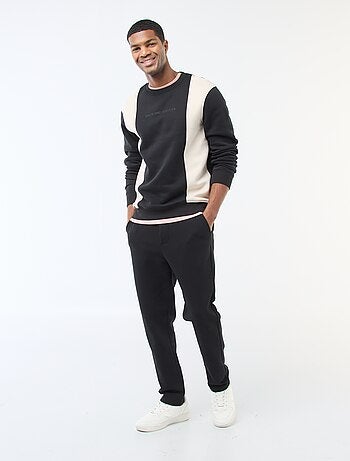 Sudadera color block estilo deportivo