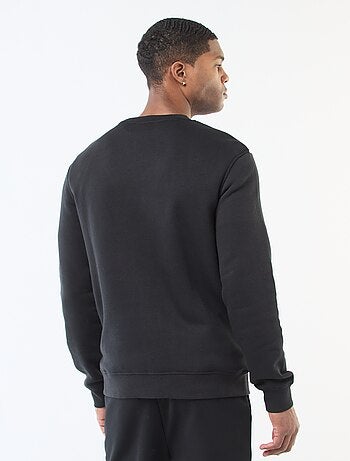 Sudadera color block estilo deportivo