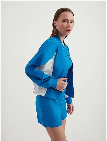 Sudadera con botones y cuello alto con bloques de color