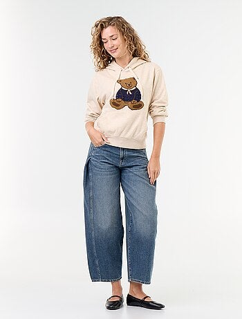 Sudadera con capucha con oso bordado