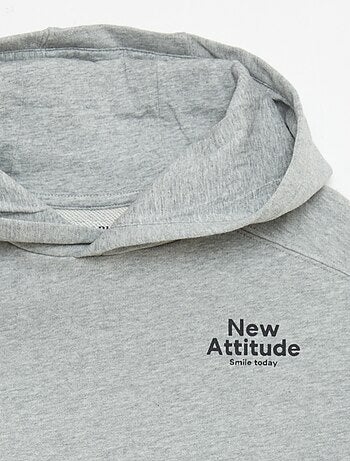 Sudadera con capucha de manga corta