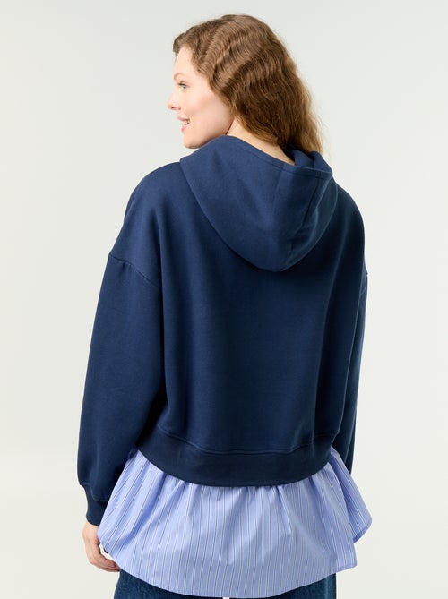 Sudadera con capucha efecto 2 en 1 con base de camisa - Kiabi Sudadera con capucha efecto 2 en 1 con base de camisa - Kiabi