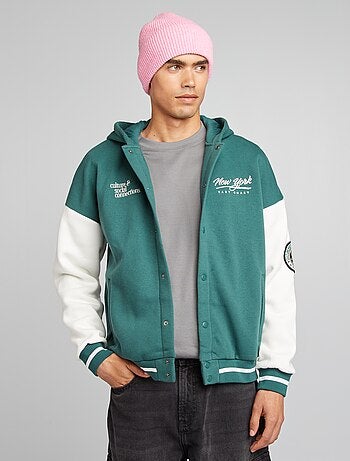 Sudadera con capucha estilo campus