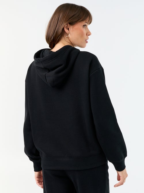 Sudadera con capucha lisa y bolsillo canguro - Kiabi Sudadera con capucha lisa y bolsillo canguro - Kiabi