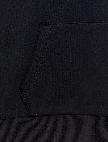 Sudadera con capucha y bolsillo canguro