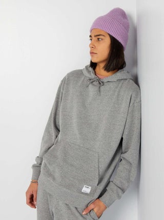 Sudadera con capucha y detalle bordado