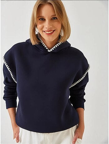 Sudadera con capucha y detalles de encaje lucci