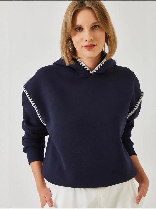 Sudadera con capucha y detalles de encaje lucci - Kiabi Sudadera con capucha y detalles de encaje lucci - Kiabi