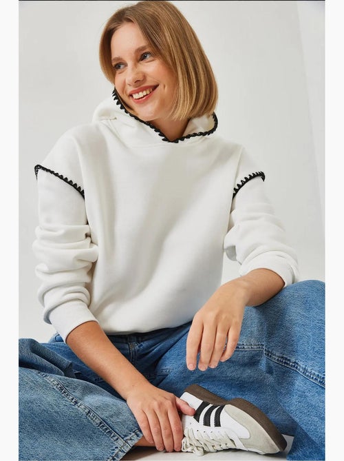 Sudadera con capucha y detalles de encaje lucci - Kiabi Sudadera con capucha y detalles de encaje lucci - Kiabi