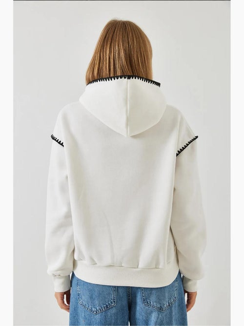 Sudadera con capucha y detalles de encaje lucci - Kiabi Sudadera con capucha y detalles de encaje lucci - Kiabi