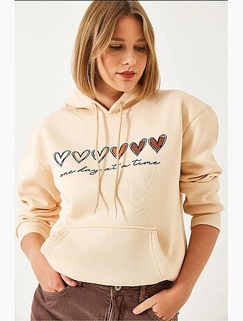 Sudadera con capucha y estampado de corazones cepillados de triple hilo lucci