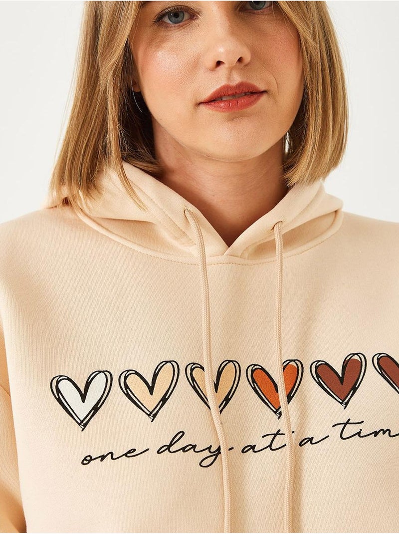 Sudadera con capucha y estampado de corazones cepillados de triple hilo lucci Beige arcilla - Kiabi