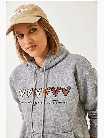 Sudadera con capucha y estampado de corazones cepillados de triple hilo lucci