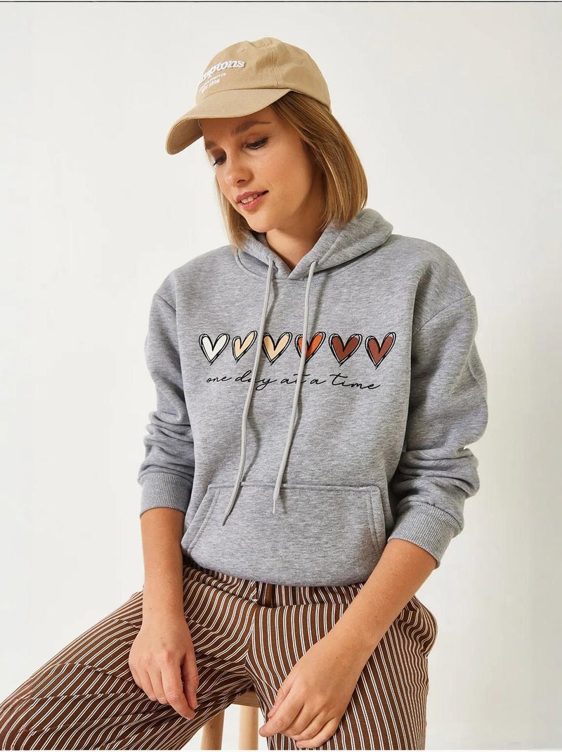 Sudadera con capucha y estampado de corazones cepillados de triple hilo lucci Gris - Kiabi