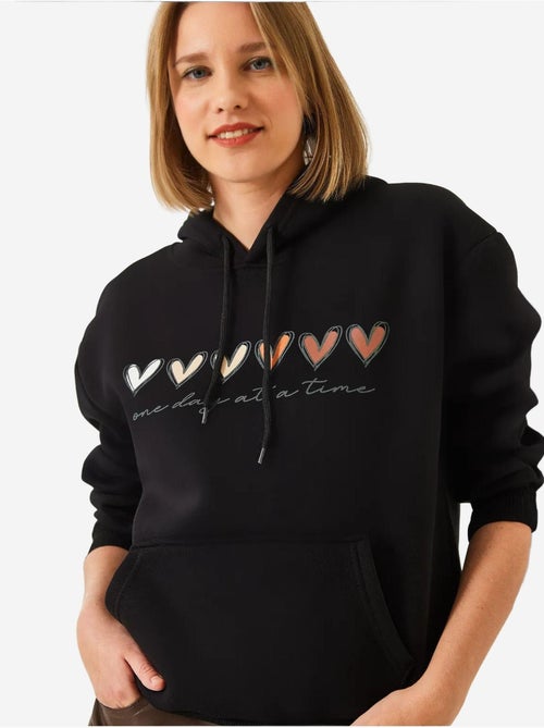 Sudadera con capucha y estampado de corazones cepillados de triple hilo lucci - Kiabi Sudadera con capucha y estampado de corazones cepillados de triple hilo lucci - Kiabi