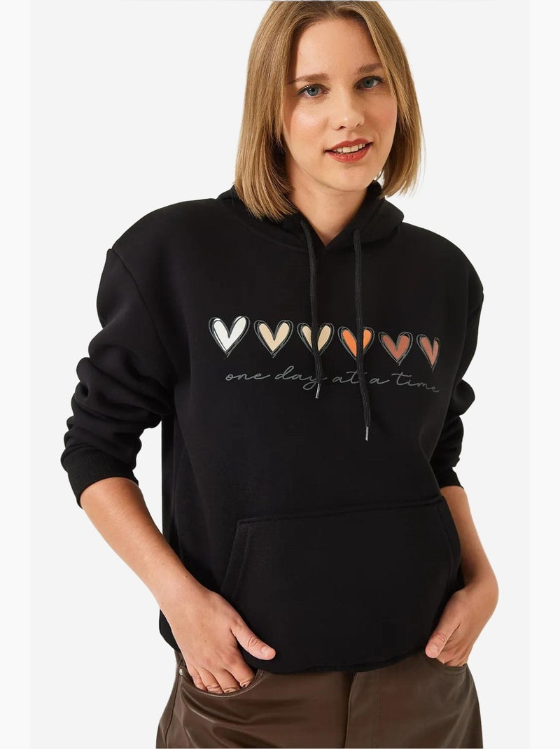 Sudadera con capucha y estampado de corazones cepillados de triple hilo lucci Negro - Kiabi