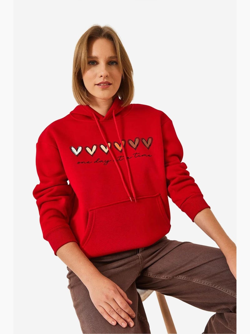 Sudadera con capucha y estampado de corazones cepillados de triple hilo lucci Rojo - Kiabi