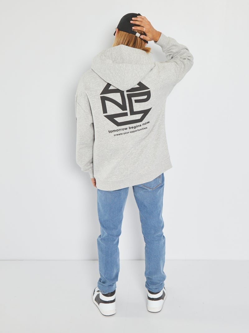 Sudadera con capucha y estampado trasero GRIS - Kiabi