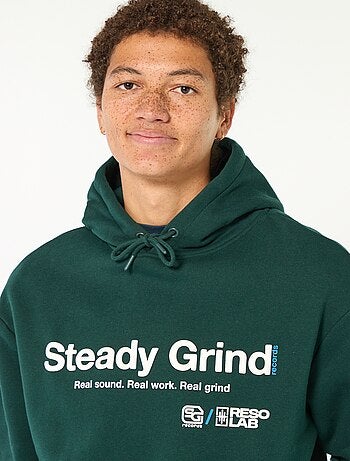 Sudadera con capucha e inscripción delante y detrás