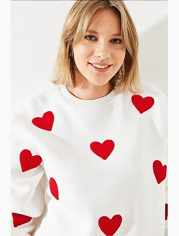 Sudadera con corazón bordado lucci