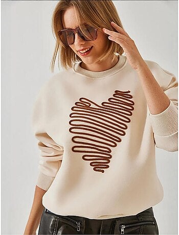 Sudadera con corazón bordado lucci